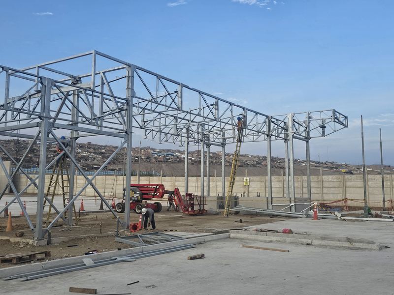 Montaje de nave industrial galvanizada